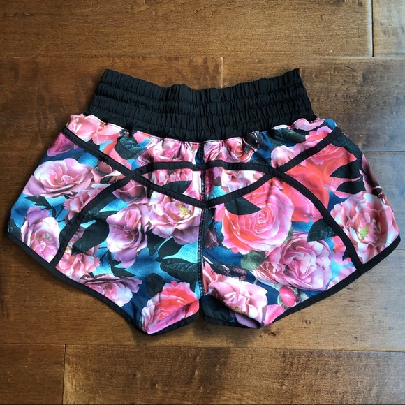 🦊RARE Lululemon Secret Garden Tracker Short - Picture 3 of 7